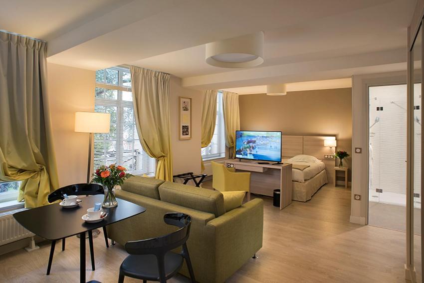 Aparthotel Domitys - Le Carillon D'Or Maubeuge Exterior foto